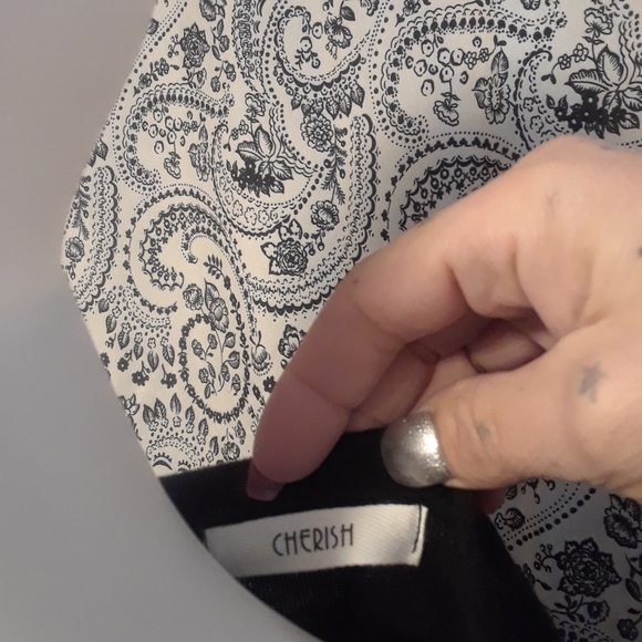 🎇 Black Lightweight Tunic - Picture 2 of 3